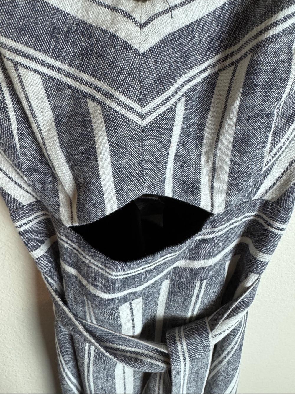 BCBGMAXAZRIA Navy/ White Striped Linen Dress V-Neck Womens 4 - Picture 3 of 16